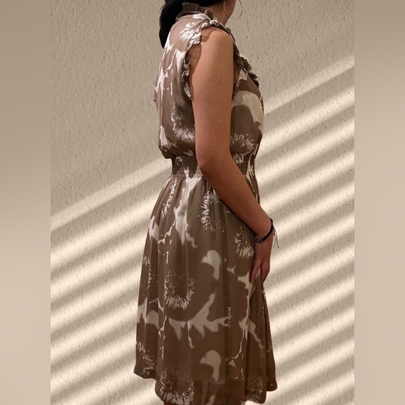 Jonathan Martin Sleeves Floral Dress with Ruffled Keyhole Neckline - Picture 5 of 9